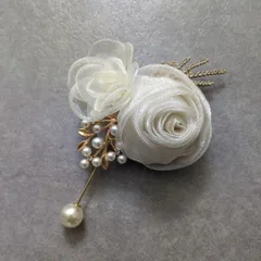 バラ　ブローチ　コサージュ　ホワイト　パール　パーティー　結婚式　卒業式　入学式