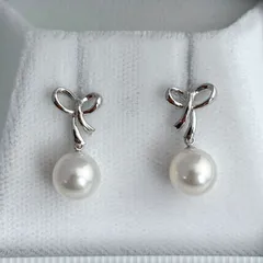 あこや本真珠 テリ抜群 Pt900ピアス 8-8.5mm リボン