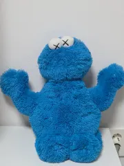 ユニクロ カウズ セサミストリート クッキーモンスター ぬいぐるみ