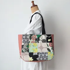 ハンドメイド　パッチワークバッグ　可愛いバッグ　特大サイズ　トートバッグ　北欧　花柄　おしゃれ