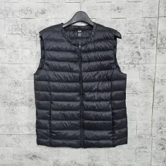 UNIQLO ブラック ジップアップ 軽量ダウンベスト