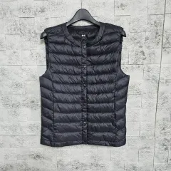 UNIQLO ブラック 軽量ダウンベスト