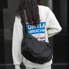 ショルダーバッグ バッグ かばん 鞄 大容量 多収納 大きめ 軽量 ナイロン 黒 無地 シンプル カジュアル おしゃれ ストリート レディース 男女兼用 ユニセックス 韓国 通学 旅行 マザーズバッグ 肩掛け 斜め掛け 長さ調整可能 新作