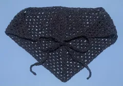 濃いグレーのバブーシュカ　毛100%  縦中心約23cm  横幅約47cm  紐の長さ約50cm  ハンドメイド