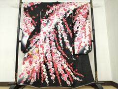 黒地 正絹振袖 桜柄 金彩加工 中古美品 使用感少ない - メルカリ