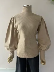 ベージュバルーンパフネックニット