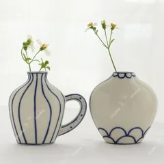 N0406　【1個】柄が選べる リバーシブルな花びん 陶器 花瓶 フラワーベース 北欧 花柄 青 白 インテリア 雑貨 おしゃれ かわいい 卓上 小型 花器 置物 ギフト プレゼント リビング 玄関 店舗 ディスプレイ 人気 定番 売れ筋