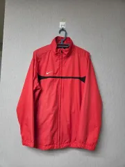 ナイキ 赤色 ウィンドブレーカー アウター