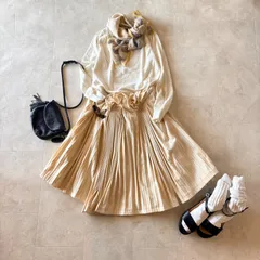 NO.2-111 ヴィンテージ古着　ウールプリーツスカート　白　オフホワイト　レザー　ブラウン　ベルト　おしゃれ　ボリューム　フレアスカート　38 M