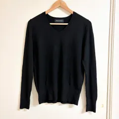 NICK&NICOLE ブラック ソフト Vネック ニット