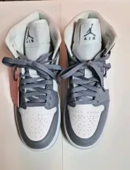 ナイキ エア ジョーダン 1 ミッド 白/グレー