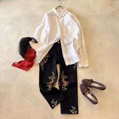 花柄　刺繍　ブラック　ジーンズ　デニム　フラワー　ストレート　Mサイズ程度　レディース