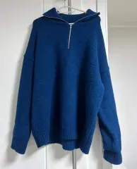 ブルーハーフネックジップアップ