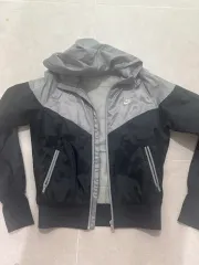 ナイキ ウィンドブレーカー ブラック/グレー ウィンドブレーカー フード