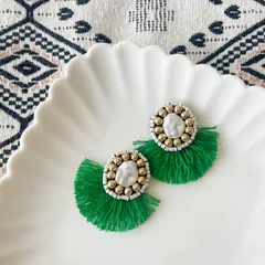 バロックパール ゴールド × フリンジ グリーン ビーズ刺繍 ピアス/イヤリング