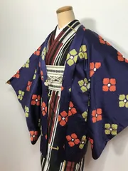 【中古】Mサイズ 羽織 正絹 濃紺地に花模様