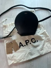 A.P.C. マイル スモールバッグ ブラック