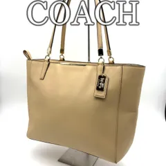 COACH コーチ トートバッグ ベージュ PVCレザー 肩掛け A4対応 シンプル ロゴプレート チャーム付き スクエアフォルム 通勤 通学 ビジネス カジュアル デイリーユース