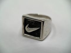 90s NIKE Swoosh リング 17号 ポーカーズ つかさ着用 - メルカリ 90s NIKE Swoosh リング17号 ポーカーズつかさ着用