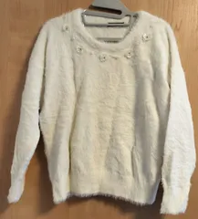 INGNI　イング　Mサイズ　白ホワイト　お花付き　クルーネック　セーター　ふわふわ素材