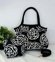 【裁縫ストア・ボヌール】大人かわいい　北欧風　カメリア柄ブラック　トートバッグ　グラニューバッグ　ポーチ　ショルダーバッグ　ショルダーストラップ付き ハンドメイド/ №500-751