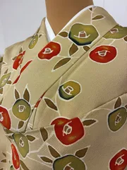 小紋の着物　椿柄