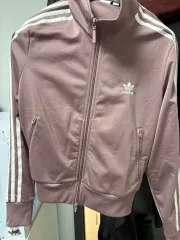 アディダス ファイヤーバード クロップド ジャージ トラックジャージ インディーピンク