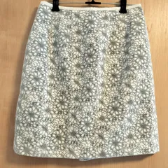 ジャスグリッティー　Mサイズ　白×灰色　花柄　膝丈スカート　オフィスカジュアルにも◎