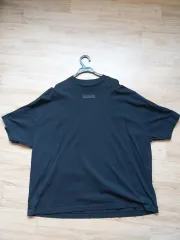 エッセンシャル ブラック Tシャツ