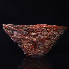 From an old family collection: A finely carved bowl made of square wood with eight immortal figures motifs. Suitable as a decorative object, stationery item, memorial item, or antique piece for collectors. CLH131P066