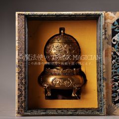 From a former family collection: Copper, gold-lacquered, Jiraiuntenkin incense burner with box. A fine example of incense, suitable for Buddhist altars, general memorials, and antique art collectors. CLH131P024