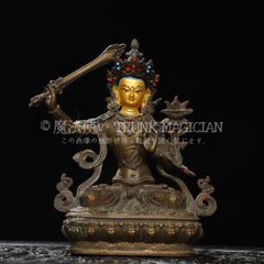 A bronze, gold-lacquered statue of Manjusri Bodhisattva from a former family collection. A Buddhist statue, suitable for religious and antique Buddhist art, a memorial, or for collectors. CLH131P129