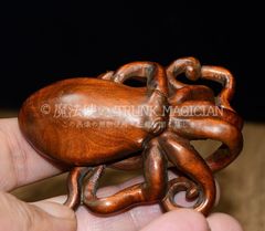 根付柘植 タコの彫刻 黄楊繊細彫刻 木製 - メルカリ