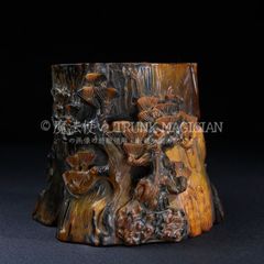 From a former family storehouse: a finely carved wooden brush holder made from the Eternal Pine tree. A decorative piece, perfect as a stationery gift or memorial. A collector's item. CLH131P070