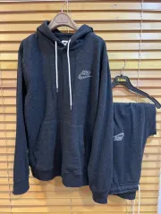 NIKE ユニセックス チャコールグレー トレーナーセットアップ フード付きTシャツ ジョガーパンツ