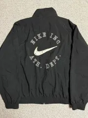 ナイキ クラブ ウィンドブレーカー (オーバーサイズ)