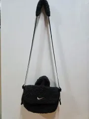 ナイキ ブラック フリース ミニクロスバッグ