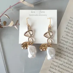 NEW☆　ハートチェーンと不規則パールビーズピアス　イヤリング　金属アレルギー対応　サージカルステンレス　樹脂ピアス　ノンホールピアス　ハンドメイドピアス　小ぶり　揺れる　普段使い　卒業式　入学式　フォーマル　プレゼント　ギフト　NO.592