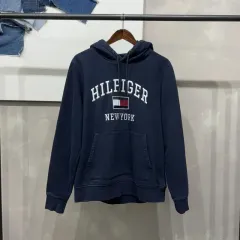 (105) Tommy Hilfiger トミーヒルフィガー カジュアル ビックロゴ 刺繍 起毛 ネイビー フードTシャツ