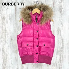 美品 BURBERRY BLUE LABEL バーバリーブルーレーベル レア ロゴボタン ノバチェック リアルタヌキファー フード付き ダウンベスト ピンク