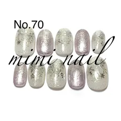 No.70 シアーホワイト＆ラメグラデーションマグネット雪の結晶ネイルチップ 冬ネイル ハンドメイド オーバル ジェルコート済