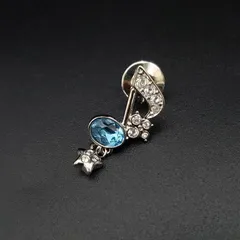 美品 SWAROVSKI スワロフスキー ピンバッジ ブローチ 音符 クリスタル ラインストーン 刻印 シルバーカラー ブルークリスタル 上品 可愛い きらきら 揺れる ギフト プレゼント 贈り物