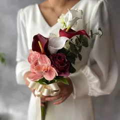 ワインレッド×白カラークラッチブーケ☆ブートニア