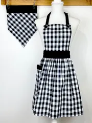 黒のギンガムチェックのお洒落なハンドメイド子供エプロンと三角巾のセット