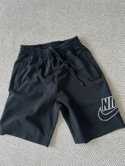 ナイキ スウッシュ ブラック ハーフパンツ L