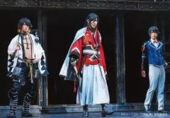 【中古】生写真(男性) 伊万里有(長曽弥虎徹)・有澤樟太郎(和泉守兼定)・阪本奨悟(堀川国広)/ライブフォト・横型・キャラクターショット/「ミュージカル『刀剣乱舞』幕末天狼傳 2020」ローソンプリント限定ブロマイド