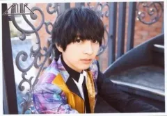 【中古】生写真(男性) M!LK/吉田仁人/横型・顔アップ・衣装黒紫白黄・体右向き・目線正面・階段/「変幻自在、ズバッとM!LK」生写真セット -13杯目-