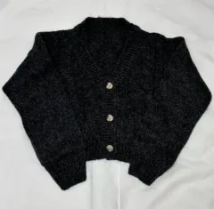 ケーブル編み クロップド ニット カーディガン/チャコール