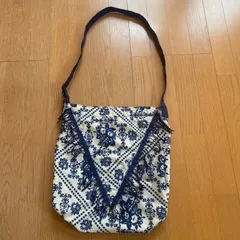 花柄とフリンジ付き　ショルダートートバッグ　アイボリー×ネイビー
