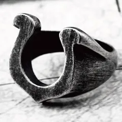 指輪 メンズ 印台リング ホースシュー 馬蹄 金運 開運 ブラック ガンメタ シグネットリング ヴィンテージ加工 シンプル 艶あり スタイリッシュ カレッジリング ステンレス 甲丸 カレッジ 印台 カレッジ シルバー グランジ y2k 韓国 アクセサリー